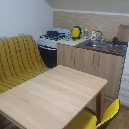 в новобудові сихів іскра зелена Апартаменти *
