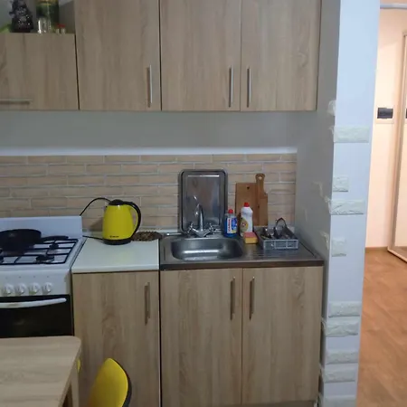 в новобудові сихів іскра зелена Львів